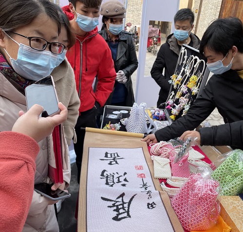 祝福三·八婦女節(jié)，勵志珠珠繡添風采！------記手工之家參加“幸福叢臺、巾幗添彩”手工藝品展