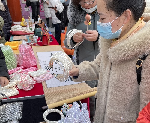 祝福三·八婦女節(jié)，勵志珠珠繡添風采！------記手工之家參加“幸福叢臺、巾幗添彩”手工藝品展