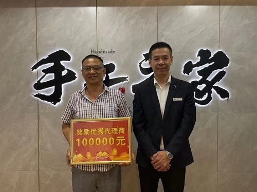 一次獎金100000元，做珠繡非遺手工，我驕傲！--- ---記湖南湘西代理周總在手工之家領(lǐng)取獎金