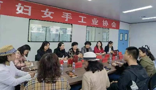 越了解、心越齊------記手工之家參加邯鄲市婦女手工業(yè)協(xié)會(huì)走近企業(yè)相關(guān)活動(dòng)