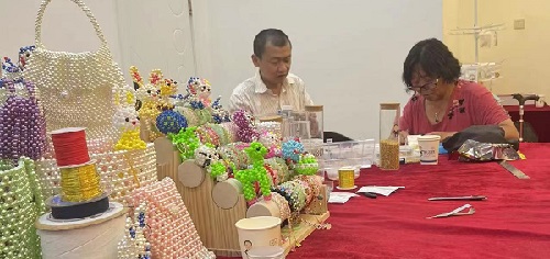 山東69歲崔大媽來手工之家考察學(xué)習(xí)合作，為什么做的比很多人都要強