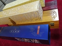 5月12日，農(nóng)村手工活加工項(xiàng)目，帶回家做手工活，手工之家這樣做，大家自然很放心，圖為勵(lì)志珠珠繡手工產(chǎn)品多款外包裝剪影