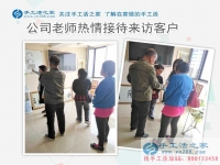 湖南邵陽市劉女士組織小區(qū)家庭婦女做手工活兼職，女人們的事業(yè)