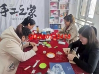 1月30日，正規(guī)手工活在家賺錢，可以寄到家做的手工活，選十多年的手工企業(yè)手工之家的珠繡串珠外發(fā)手工活，圖為各地加工人員工作室剪影